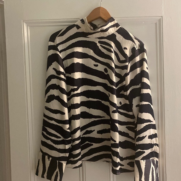 BRAND NEW BLOUSE - Picture 1 of 2